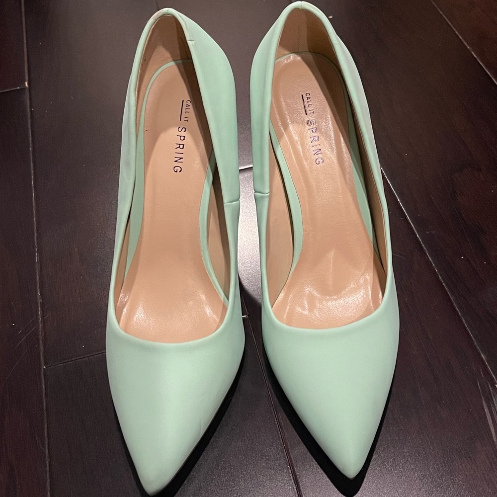 Call it spring mint pumps